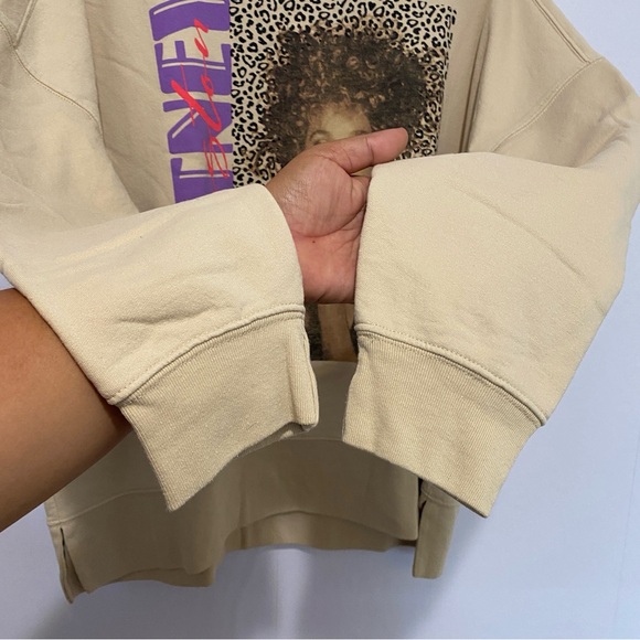 Whitney Houston XL Graphic Sweatshirt Beige Tan Crewneck Casual Vintage Style - Picture 3 of 8